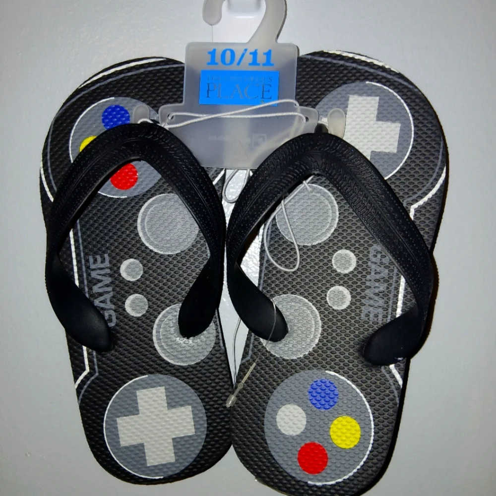 THE‎ CHILDREN'S PLACE BOYS GAMING FLIP FLOPS SIZE 10/11